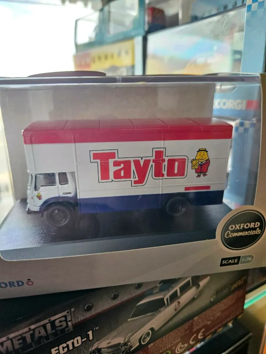 Corgi Oxford Bedford Tayto Crisps Truck - Image 2