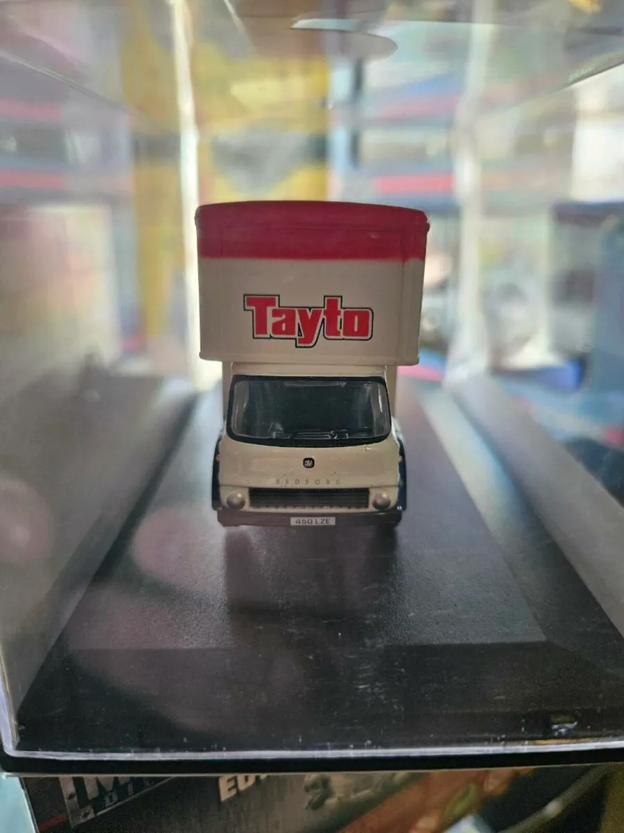 Corgi Oxford Bedford Tayto Crisps Truck - Image 3