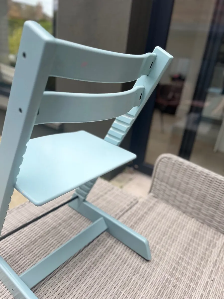Feeding chair - Image 1