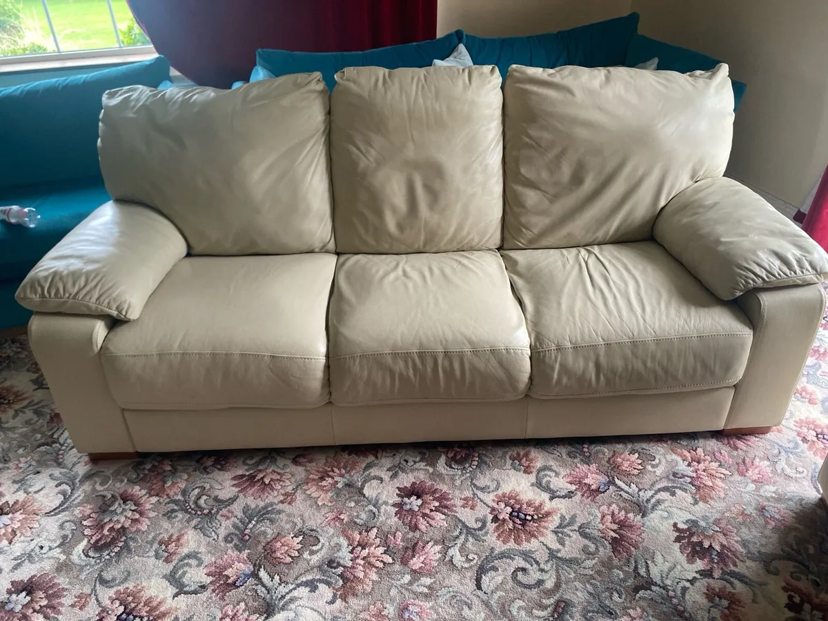 2 leather couches - Image 1
