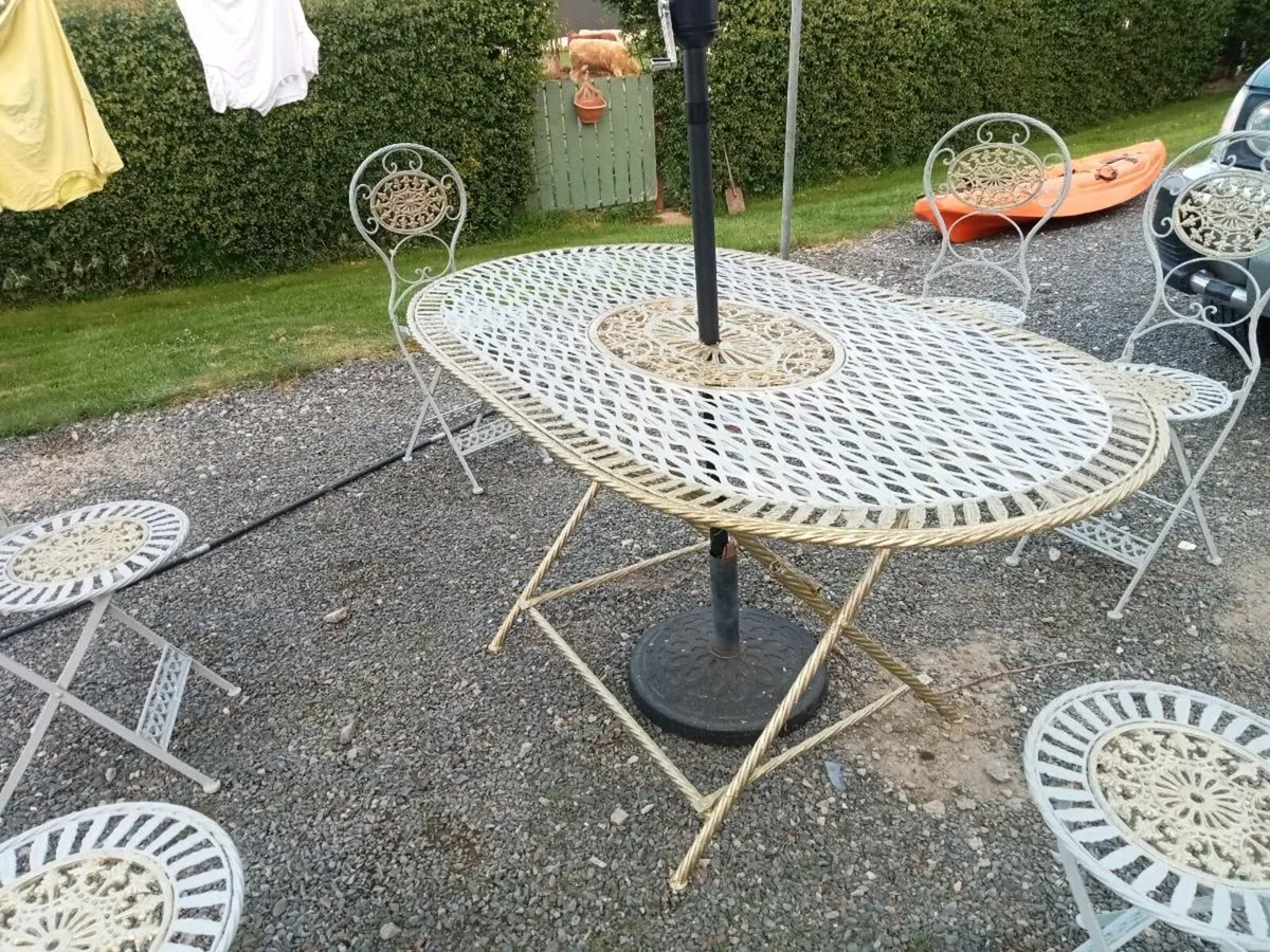 Garden table and Chairs - Image 2