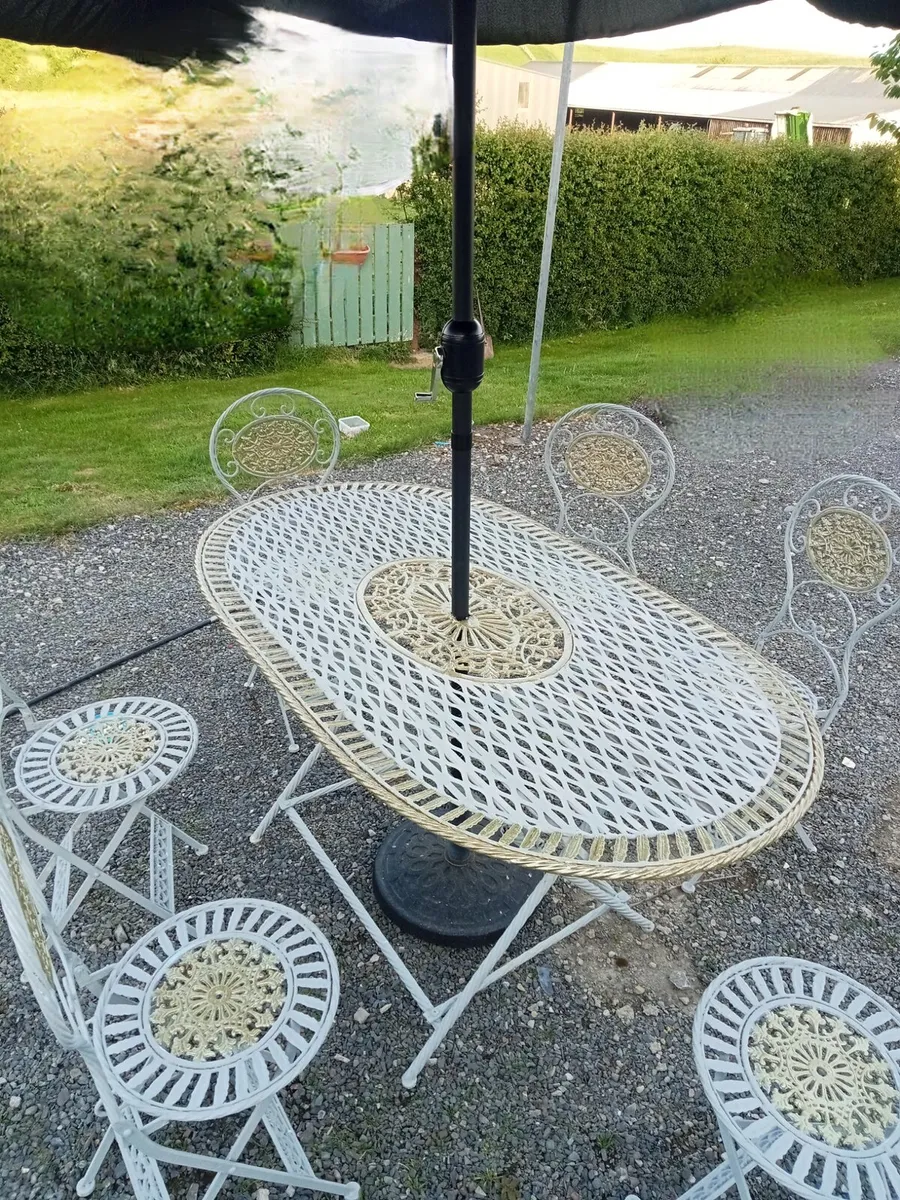 Garden table and Chairs - Image 3