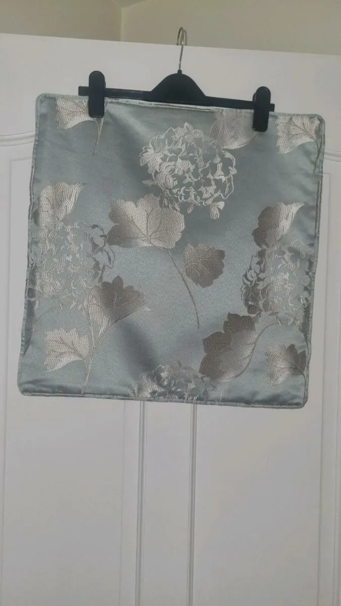 Curtains - Image 2