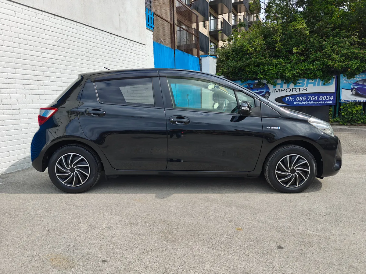 2018 TOYOTA VITZ HYBRID AUTOMATIC KEYLESS - Image 4
