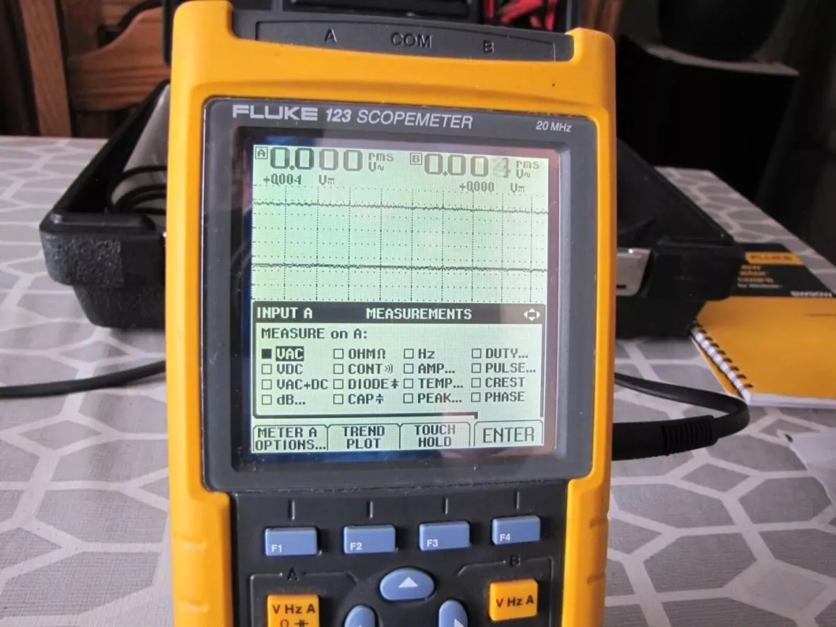 Fluke 123 Scopemeter IR Sensor + PSU + Case - Image 4