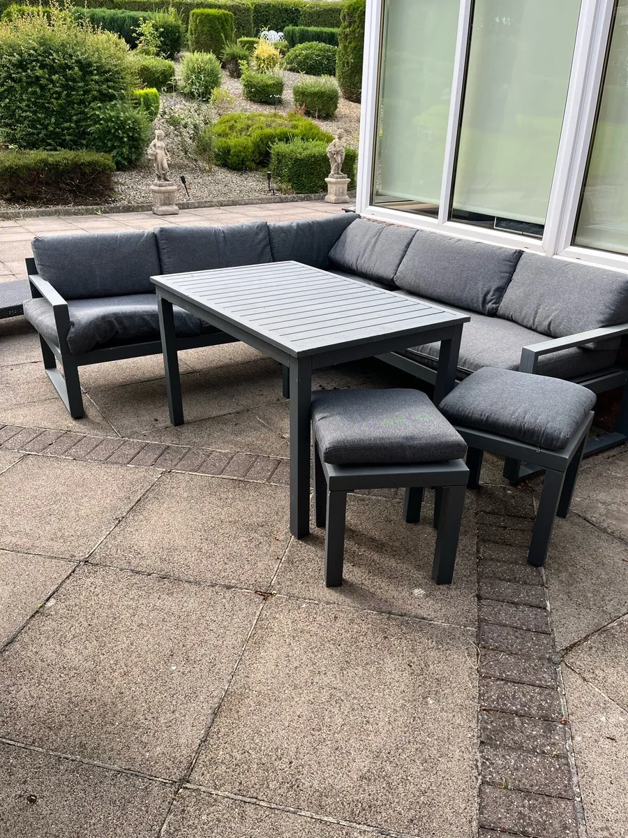 Garden table and benches - Image 3