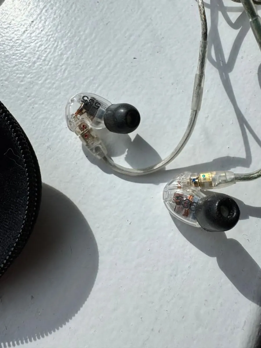 Shure SE535 Sound Isolating Earphones with extended 10 year warranty Clear - Image 1