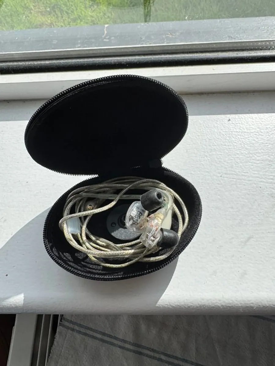 Shure SE535 Sound Isolating Earphones with extended 10 year warranty Clear - Image 2