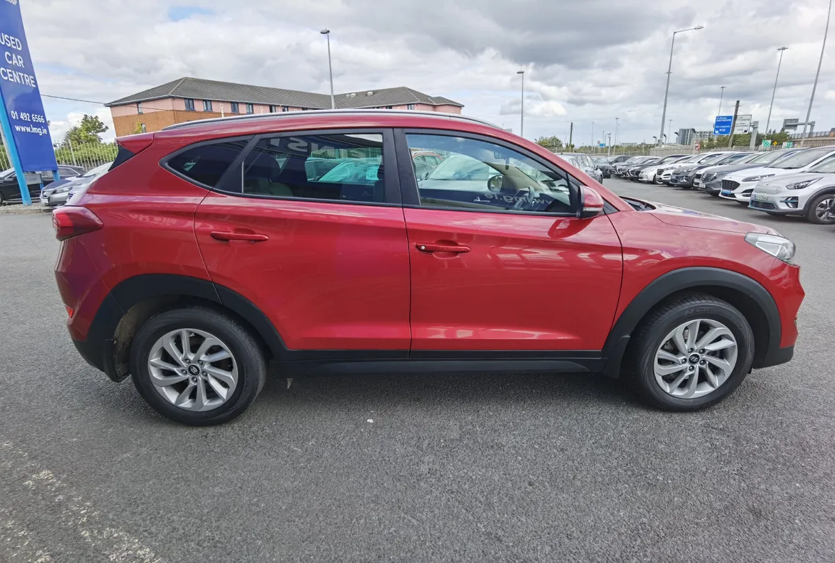 HYUNDAI TUCSON 1.7 EXECUTIVE - Image 4