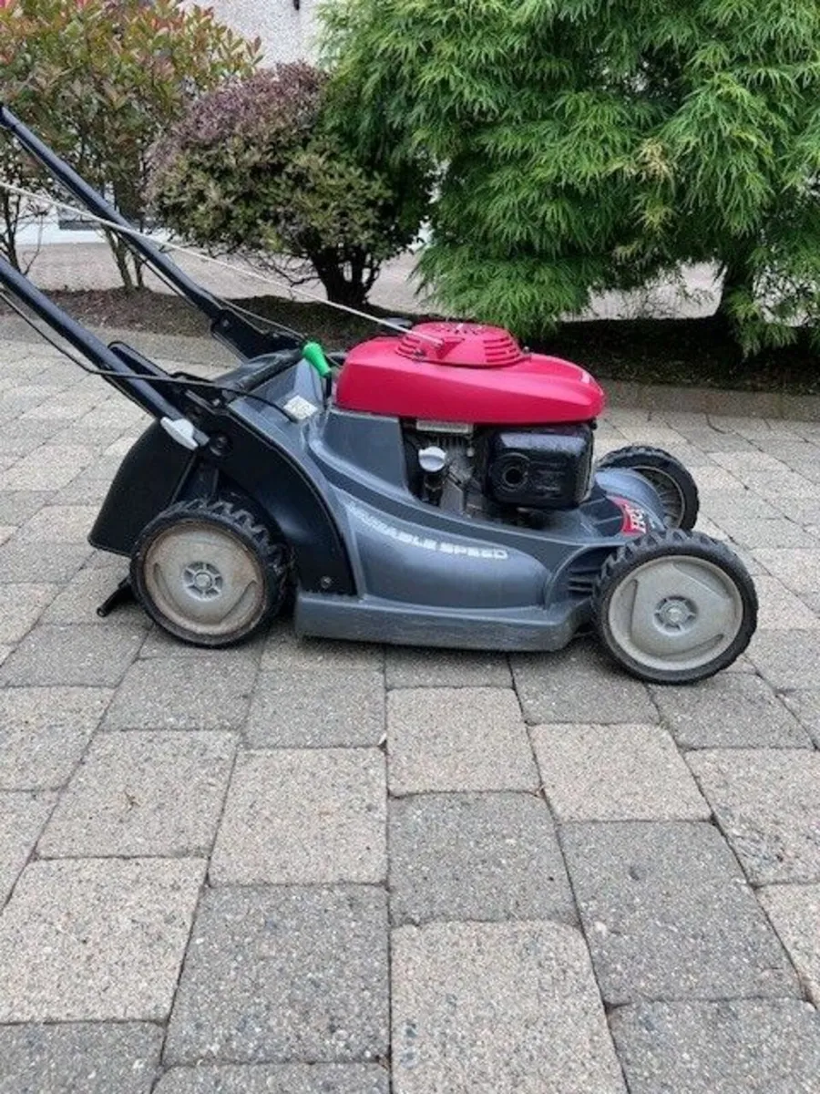 Honda HRX 476 Self-propelled Petrol Lawn Mower - Image 2