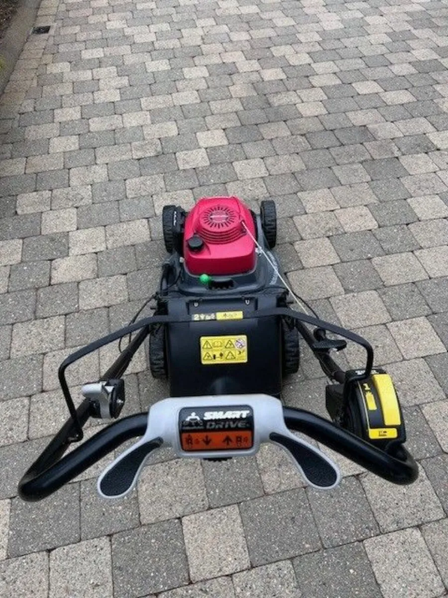 Honda HRX 476 Self-propelled Petrol Lawn Mower - Image 4