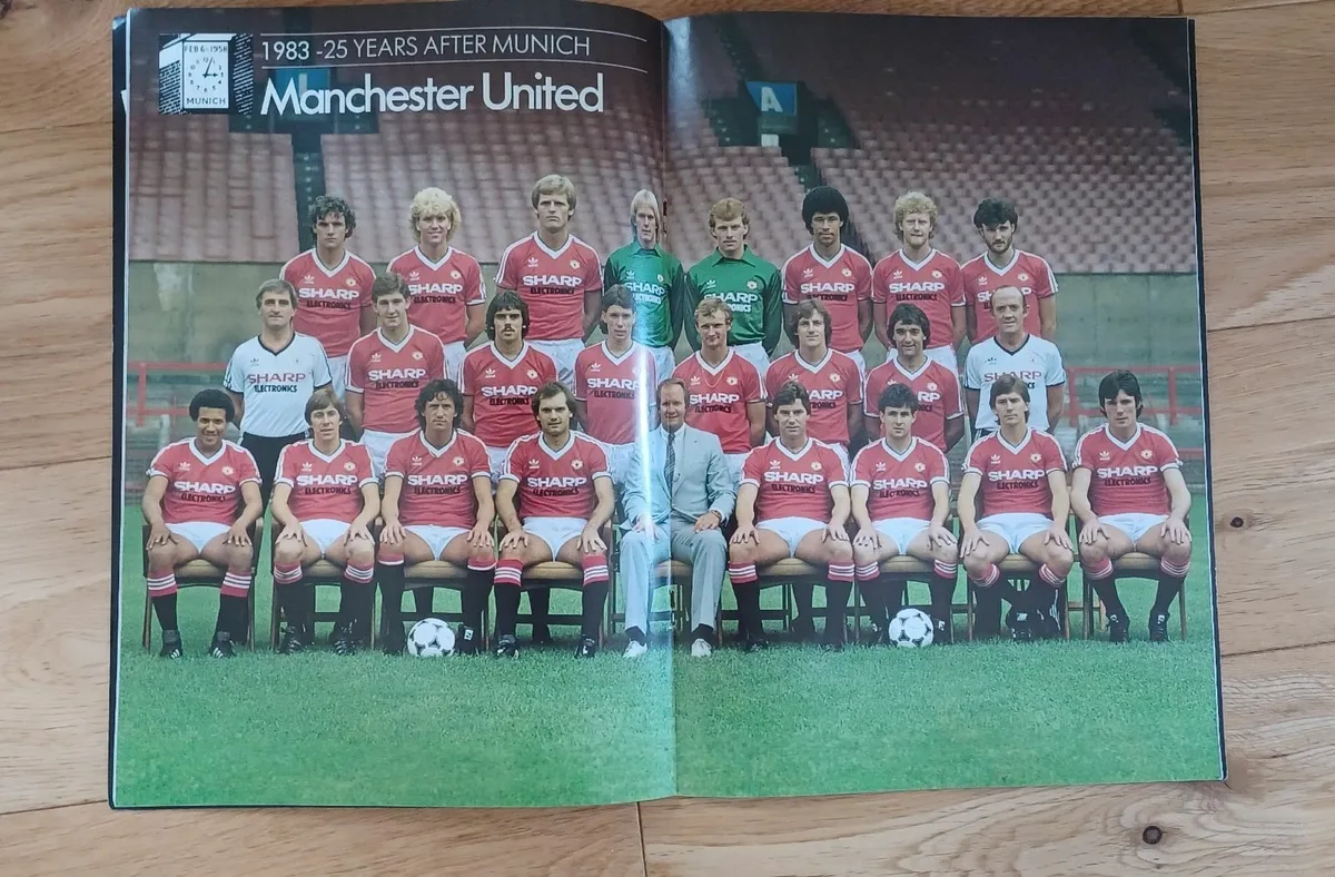 MANCHESTER UNITED MAGAZINES - Image 3