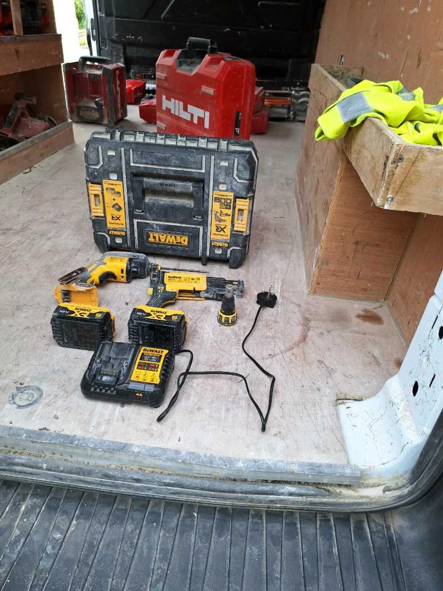 2 Dewalt dcf620