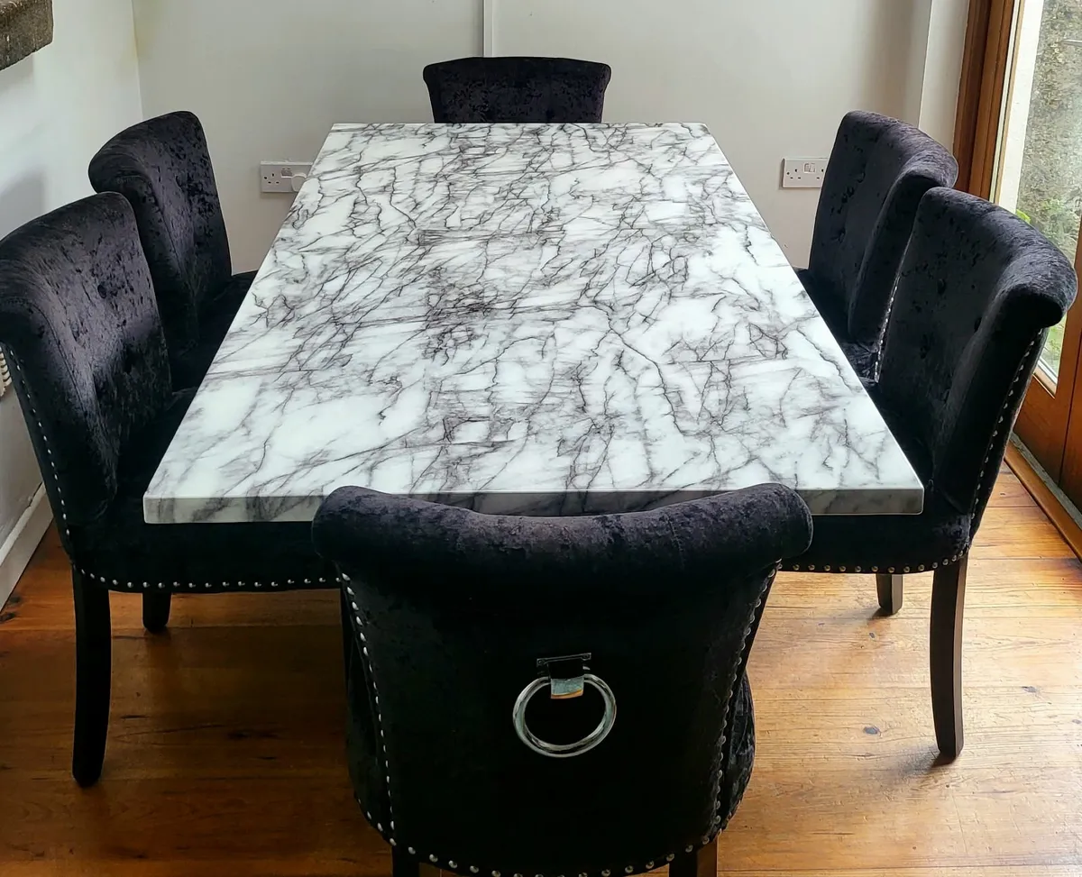 Solid marble table and six black velvet chairs - Image 1