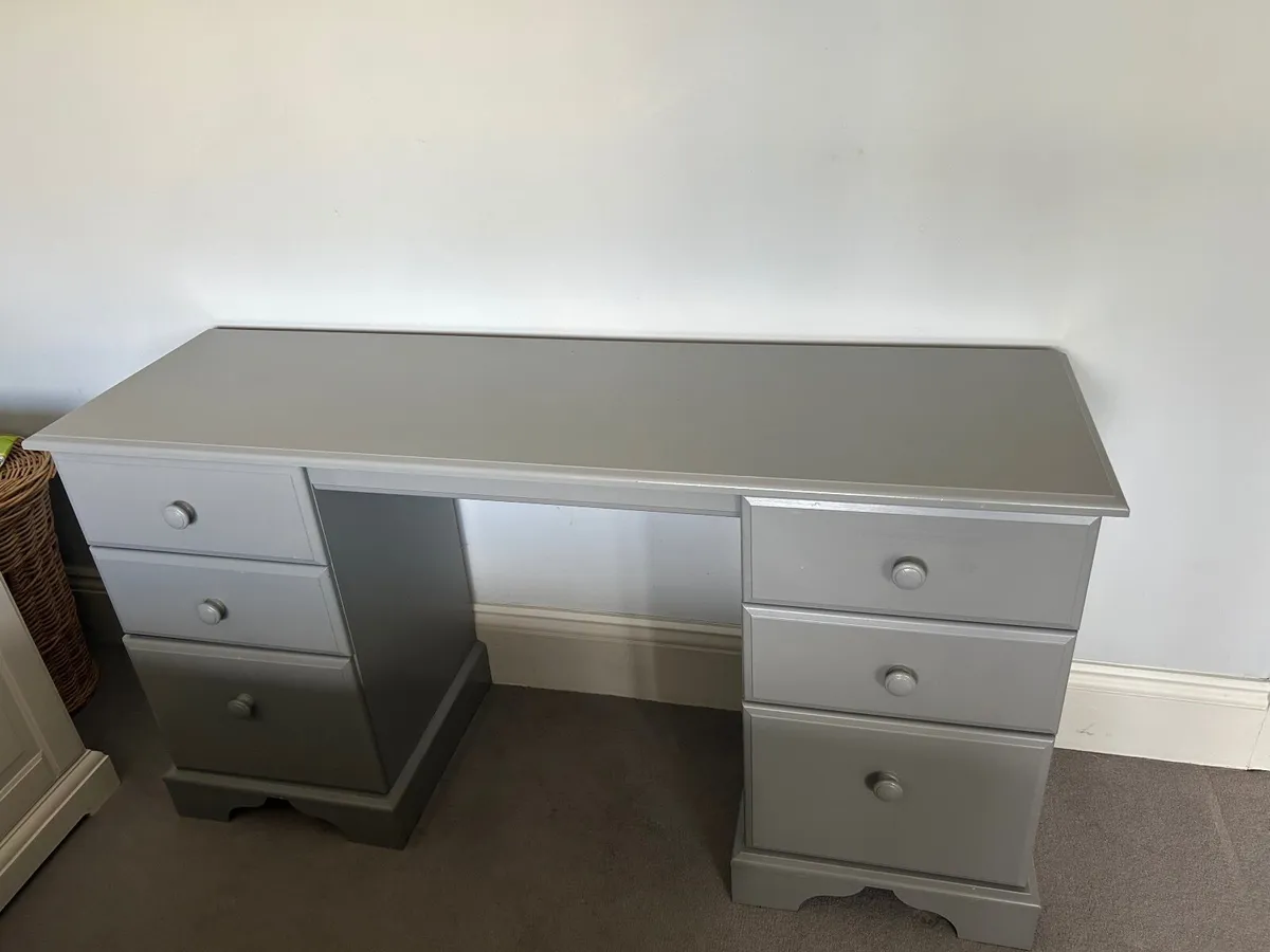 Dressing table