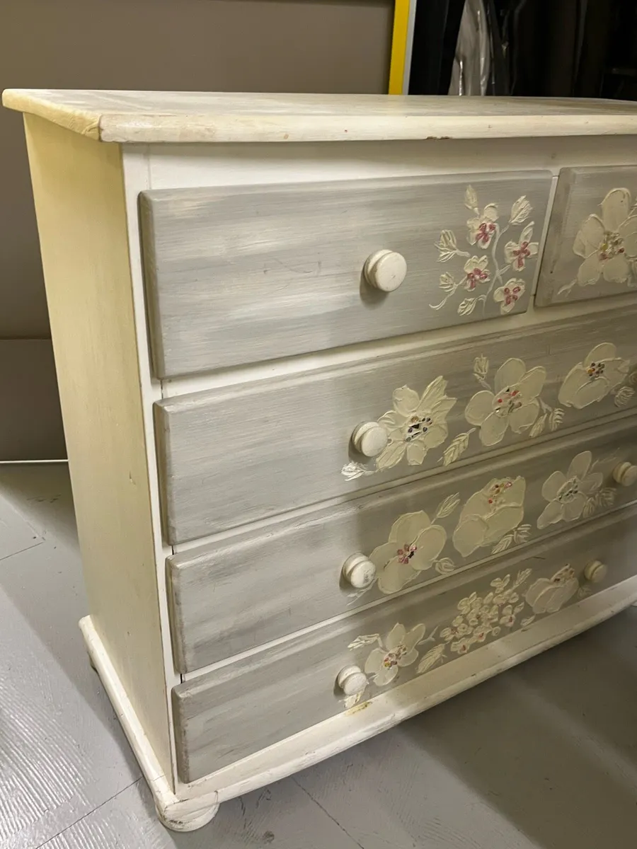 Chest of drawers - Image 1