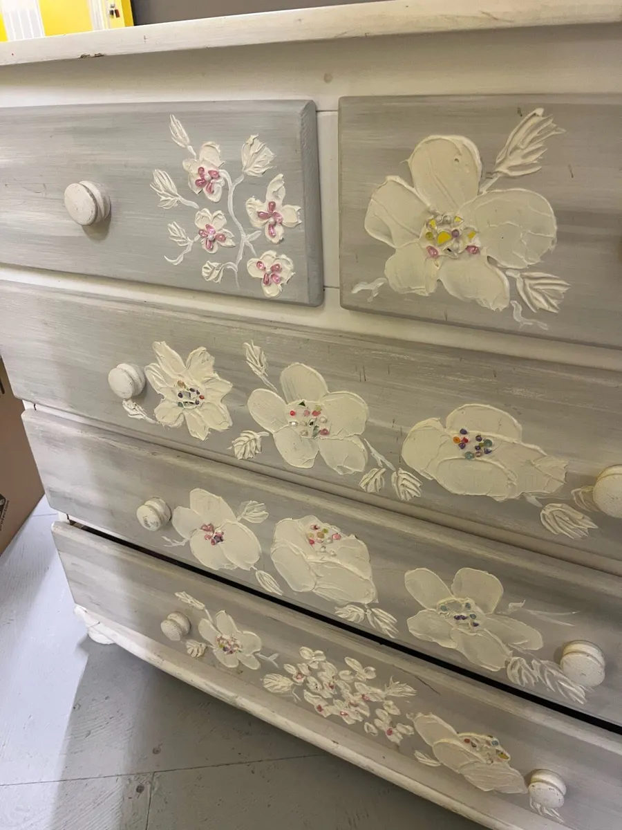 Chest of drawers - Image 2