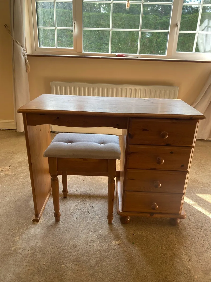 Bedroom table - Image 1