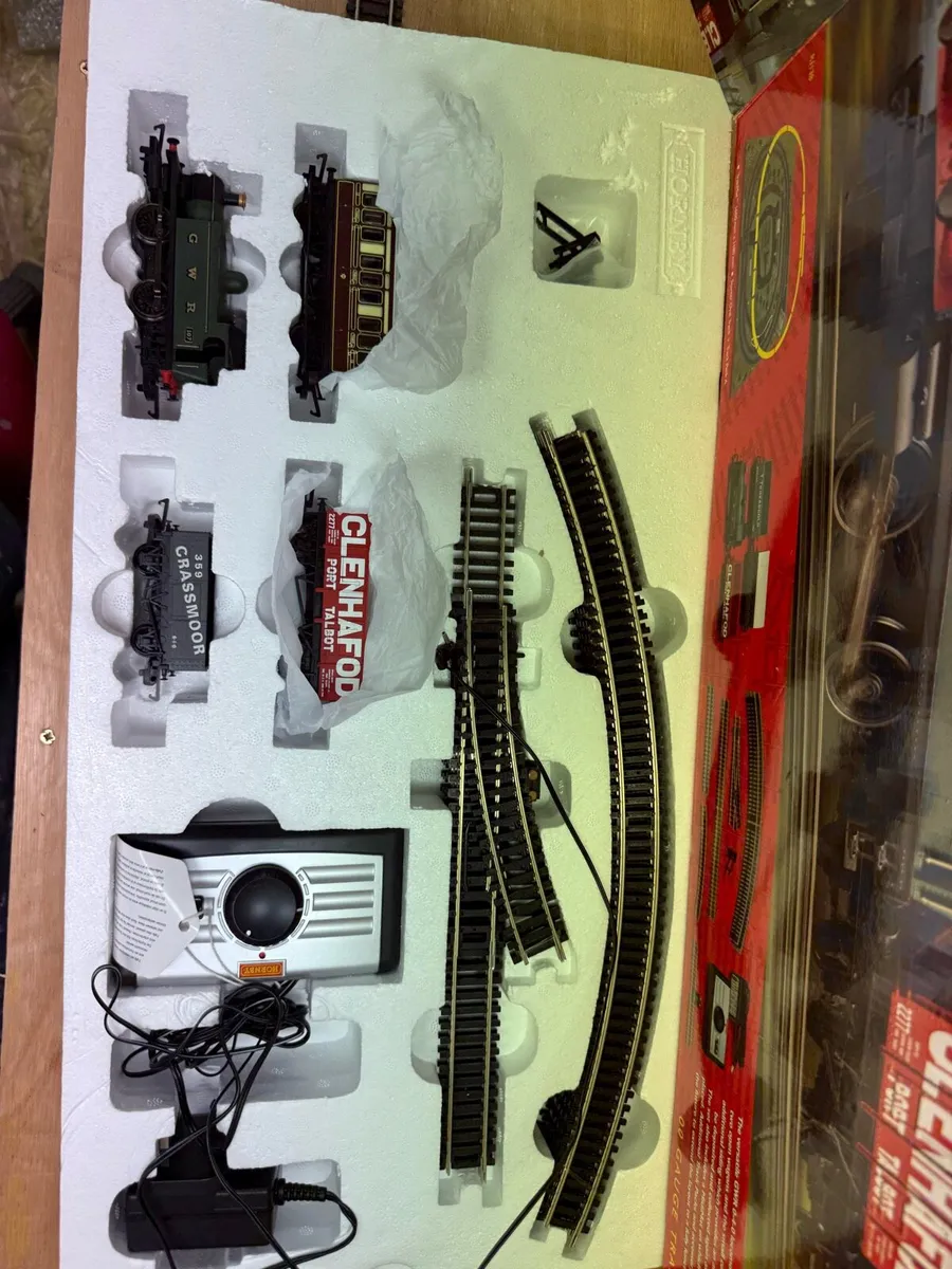 Hornby GWR passenger freight - Image 2