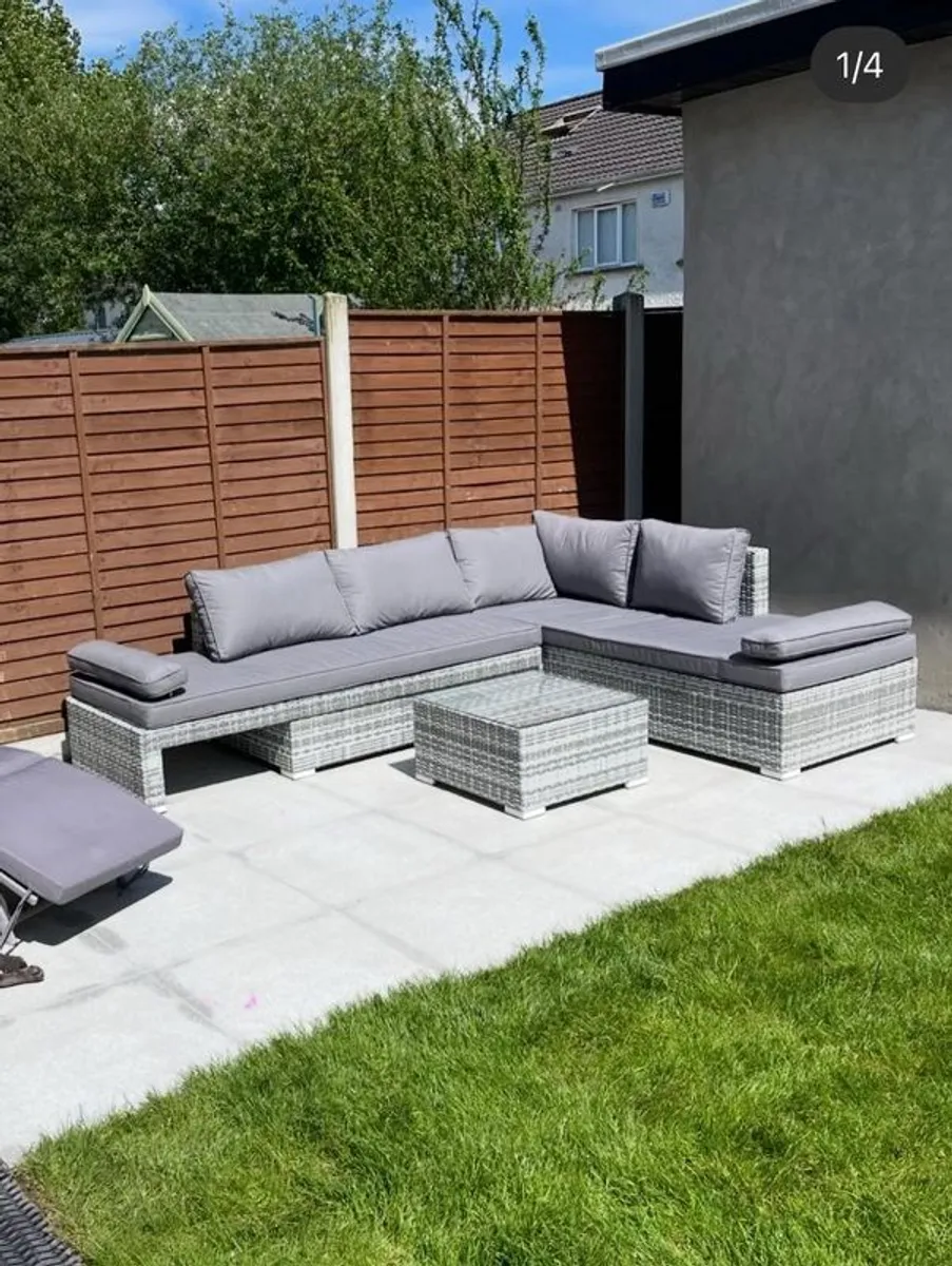 Garden furniture - Image 1