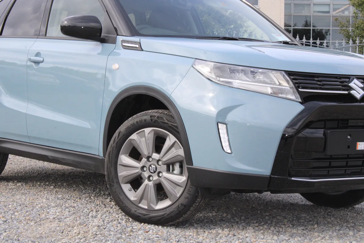Suzuki Vitara 1.5 Motion *10 year warranty* - Image 2