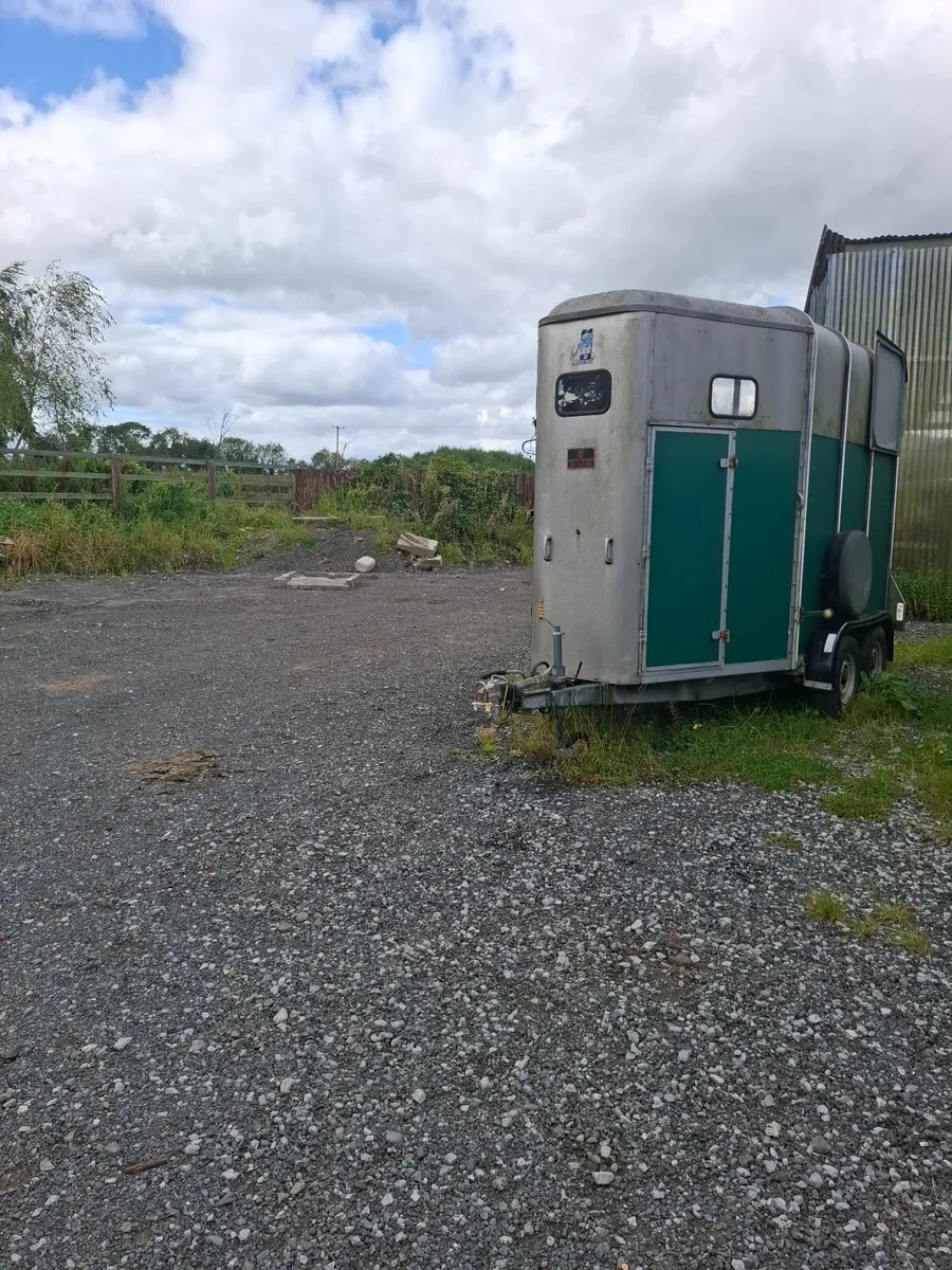 Horse box - Image 1