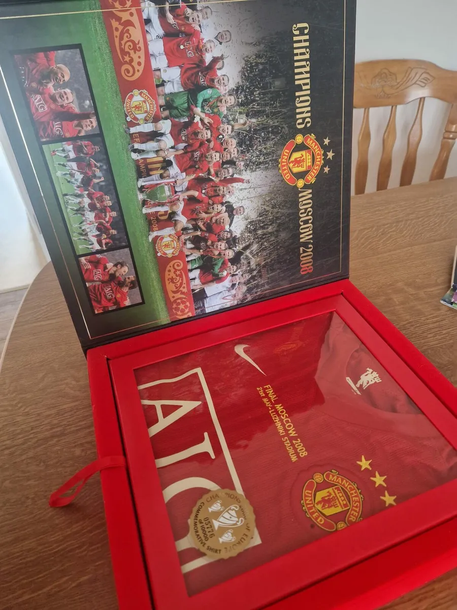 Manchester United Commemorative Shirt 2008 - Image 1