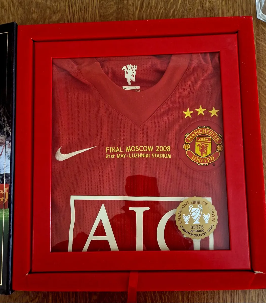 Manchester United Commemorative Shirt 2008 - Image 2