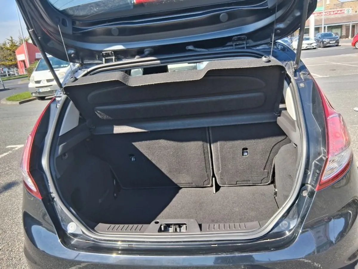 2014 Ford Fiesta - Image 2