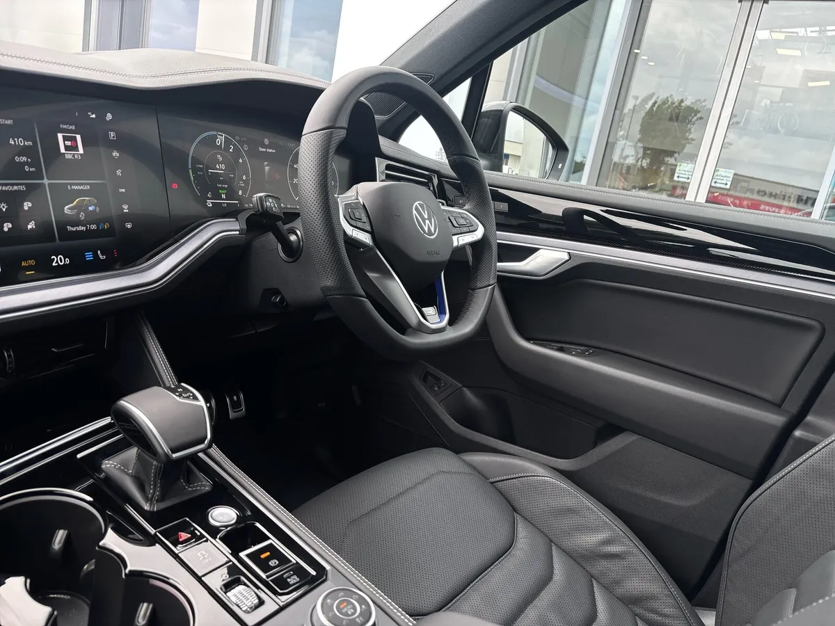Touareg R  3.0TSI V6 PHEV 462bhp - Image 3