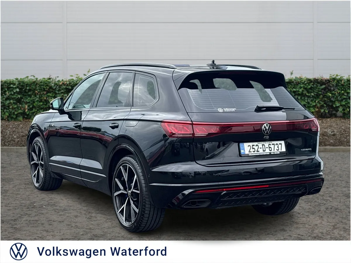 Touareg R  3.0TSI V6 PHEV 462bhp - Image 4