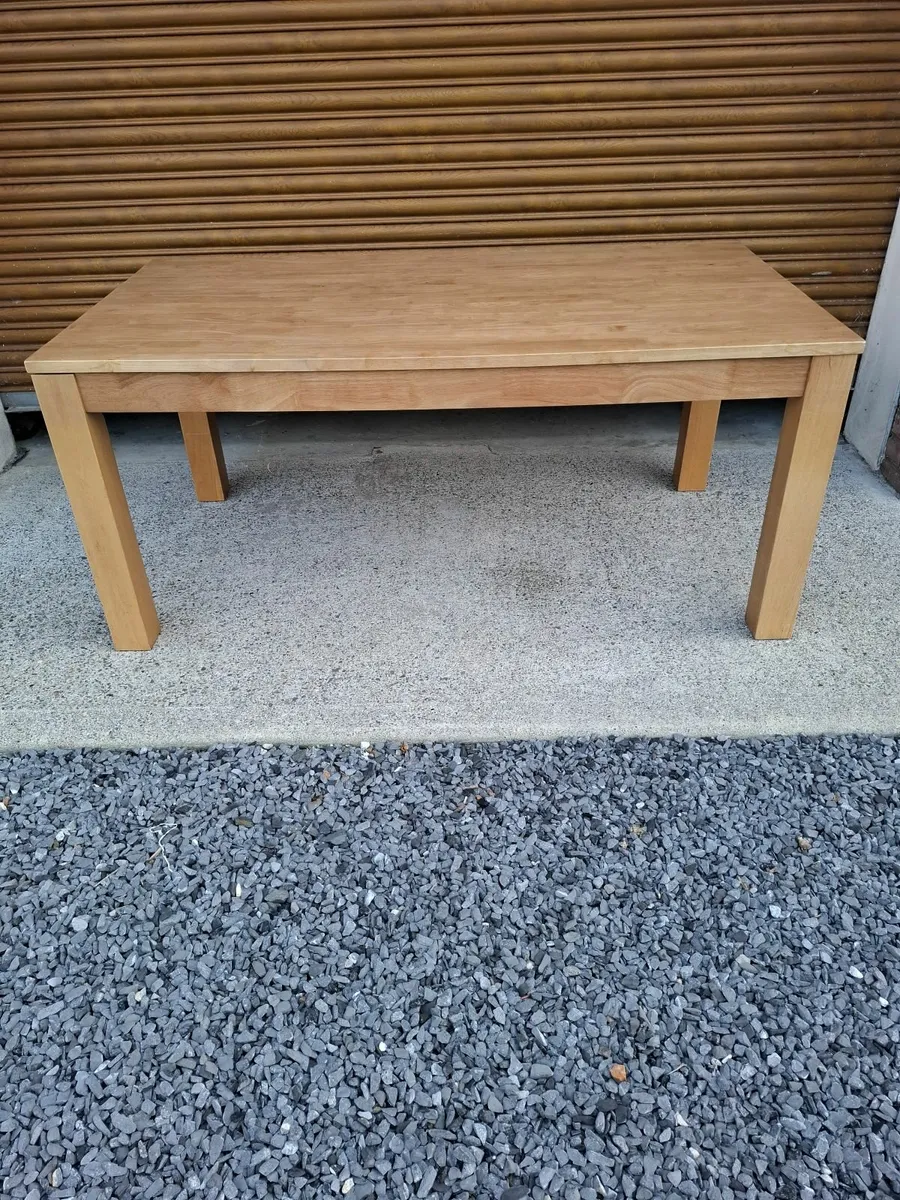 Dining table. - Image 1