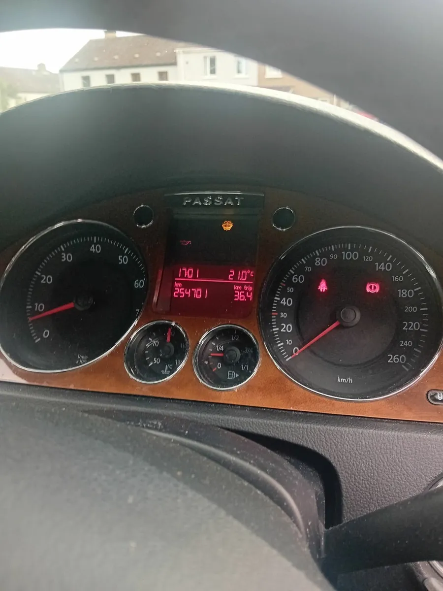 Volkswagen Passat 2007 - Image 2