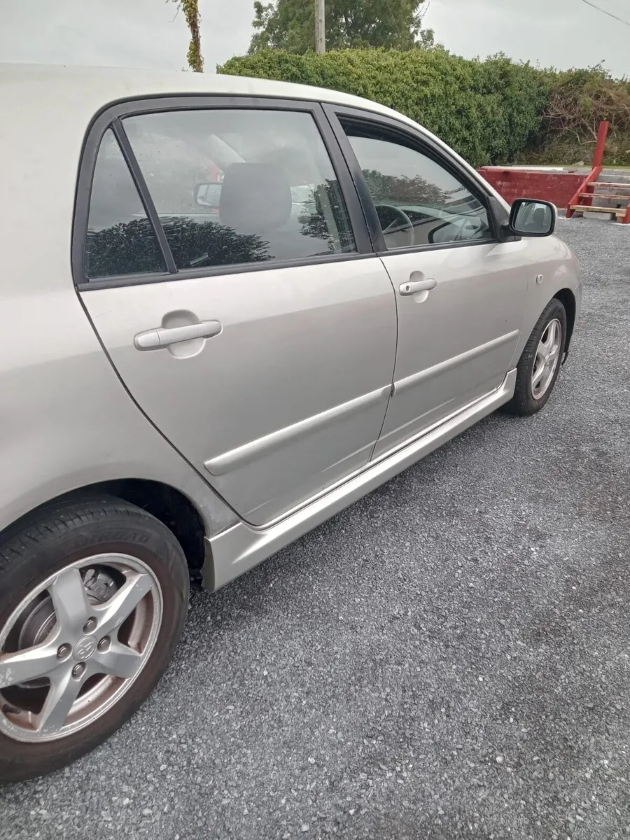 Toyota Corolla 2005 - Image 2
