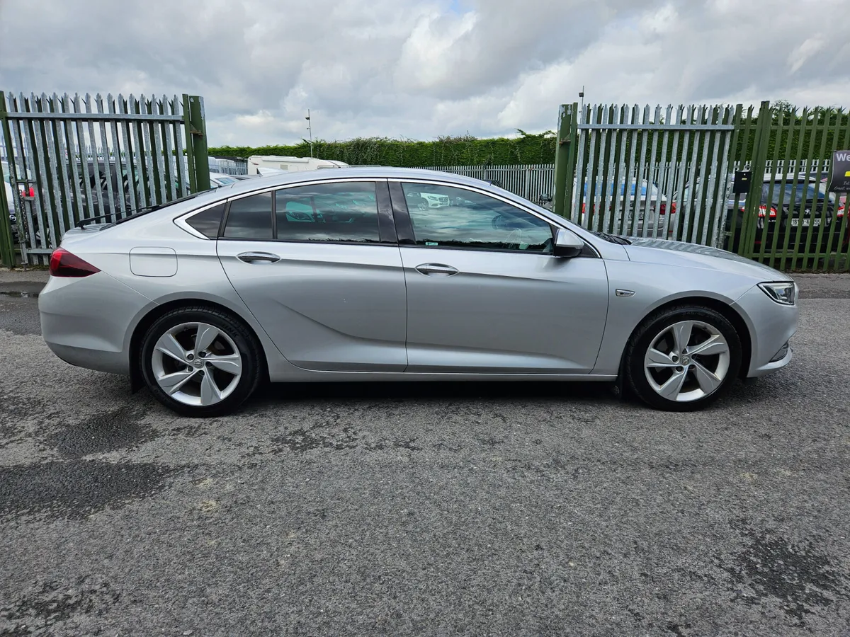 Opel Insignia 2018 2.0 TURBO D  SPORT ELIETE 170 - Image 3