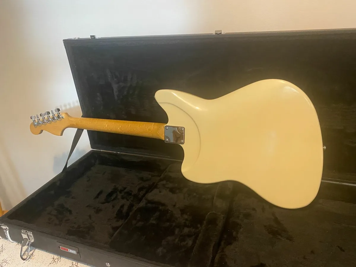 Menapia Guitars Custom Jaguar - Image 4