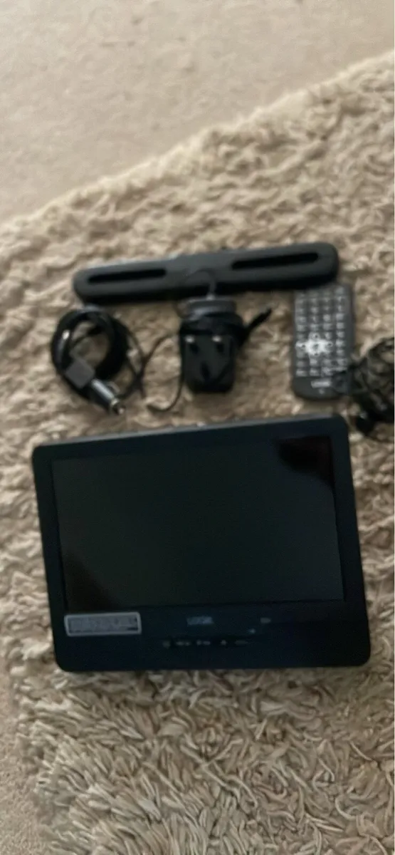 Portable headrest dvd player