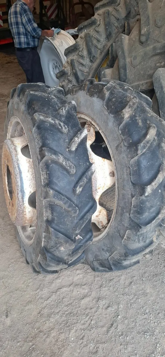 Ford 7810 row crops and rear duals - Image 3