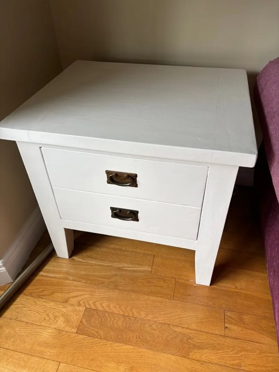 Cabinet - Image 1