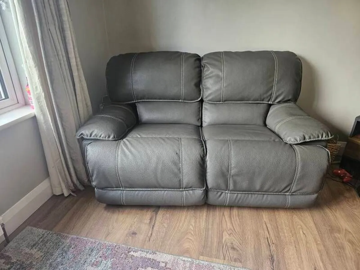 2 x Recliner Couch - Image 1