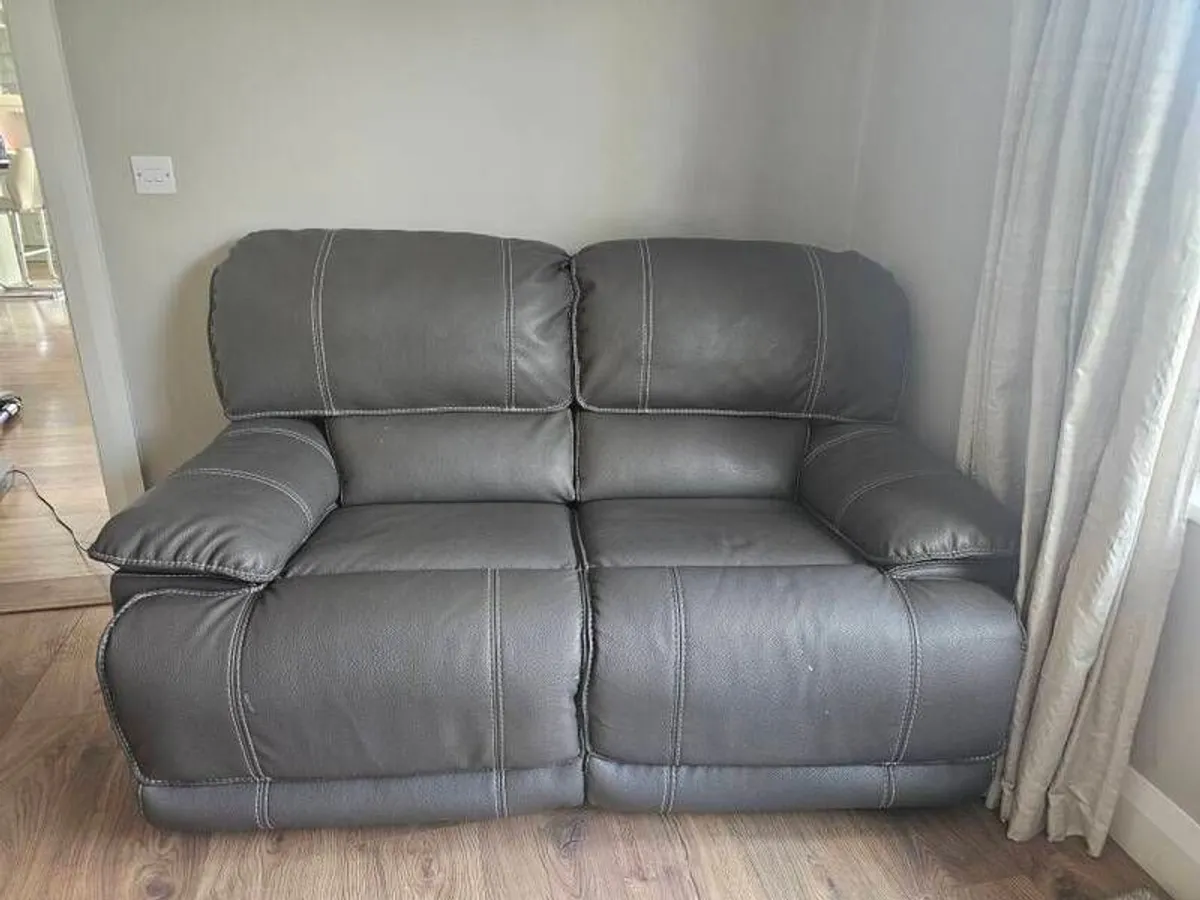 2 x Recliner Couch - Image 2