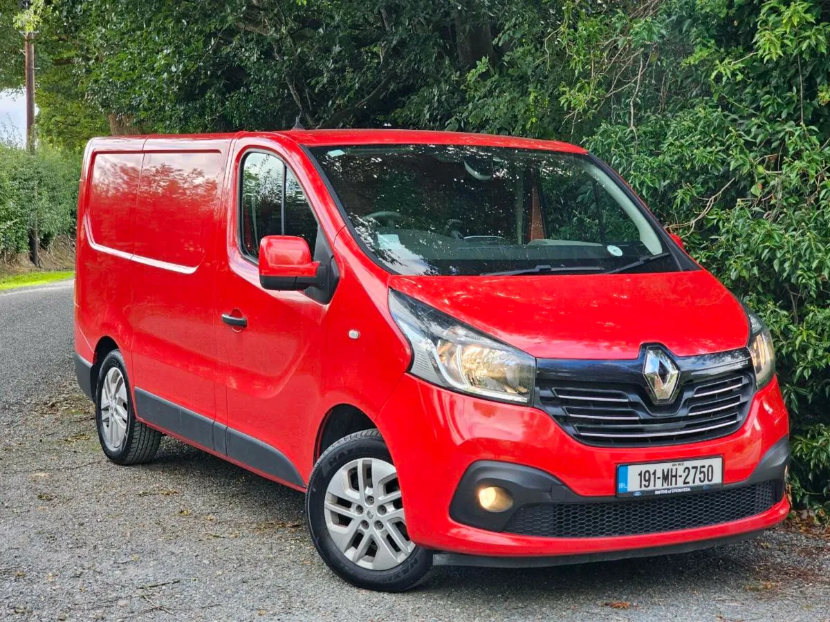 2019 Renault trafic sport - Image 2
