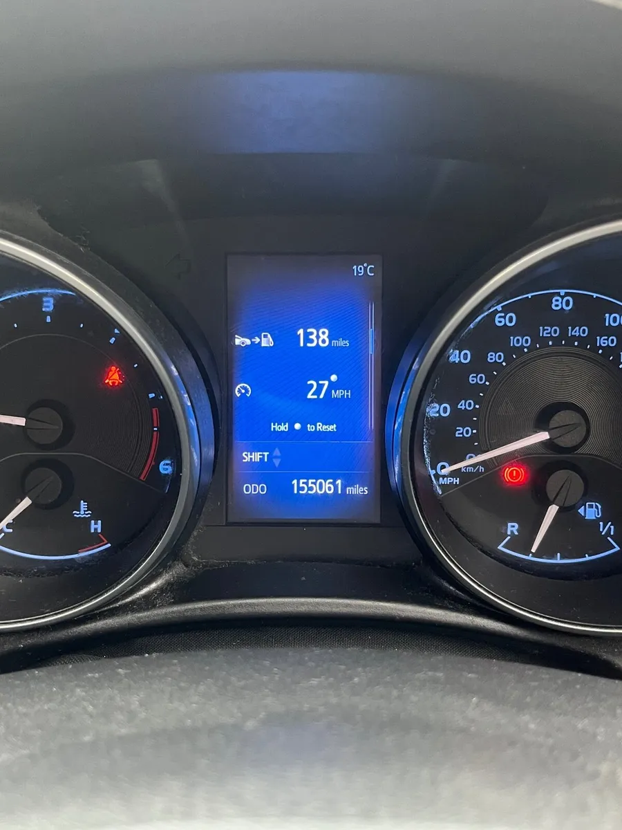 Toyota Auris 2016 - Image 2