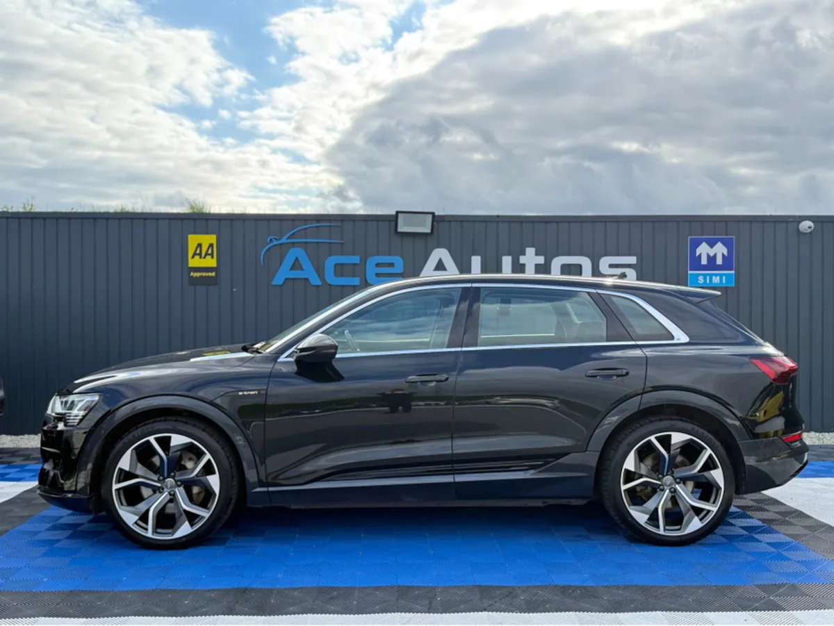 Audi e-tron 50E TECHNIK QUATTRO - ELECTRIC - AUTO - Image 4