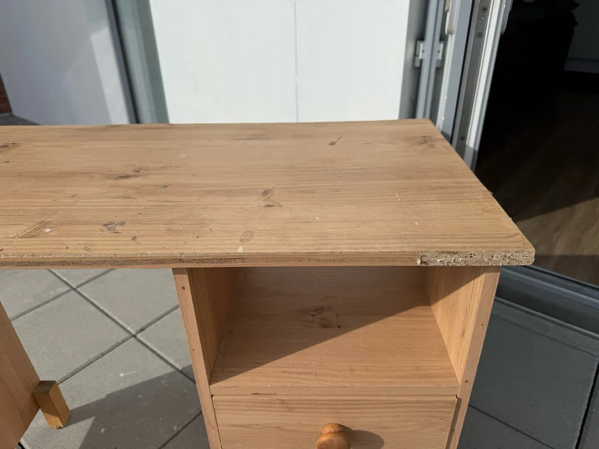 Desk with two cabinets - Image 2