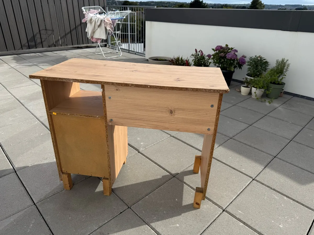 Desk with two cabinets - Image 4