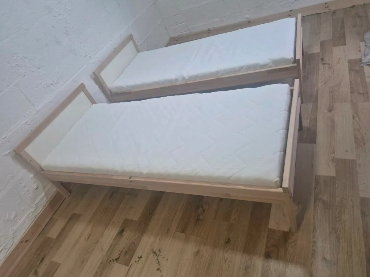 2 beds - Image 2