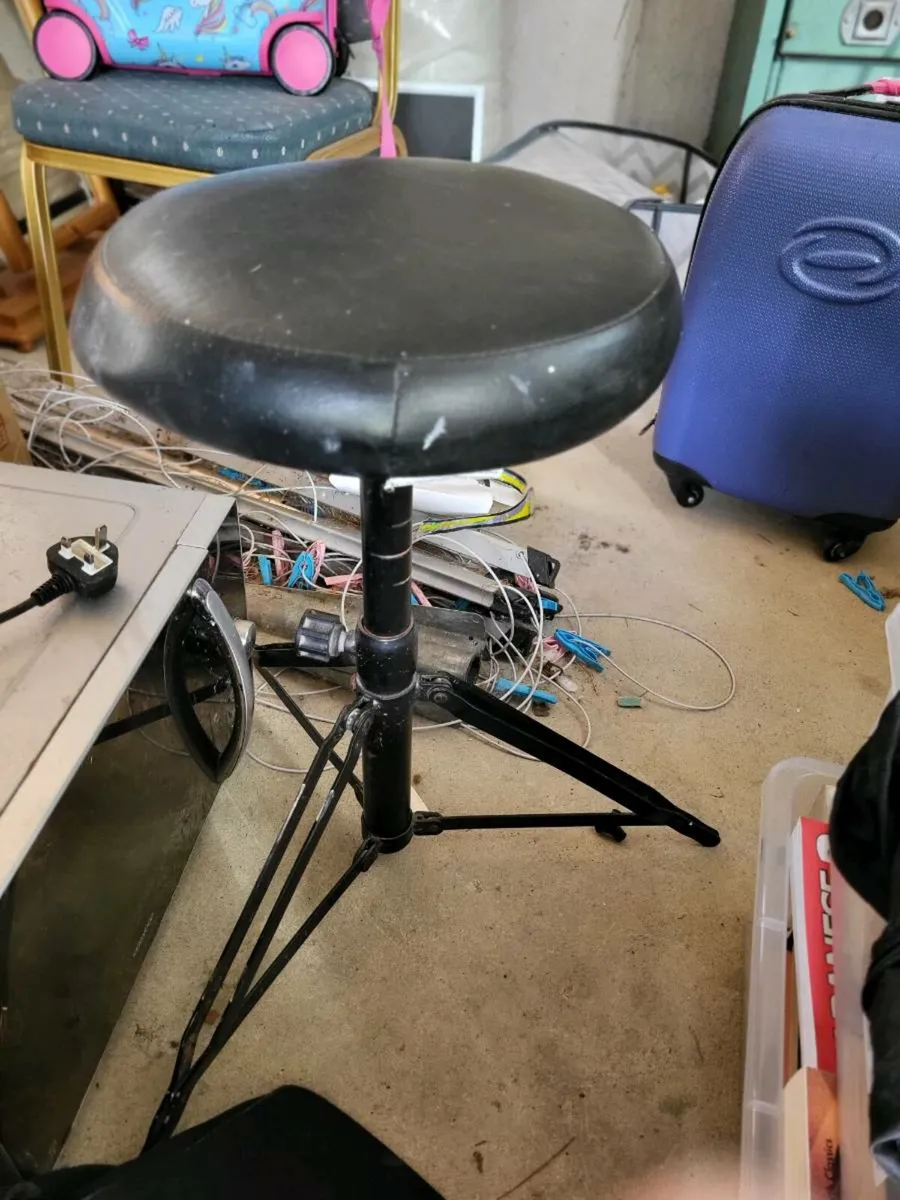 Drummer stool - Image 1