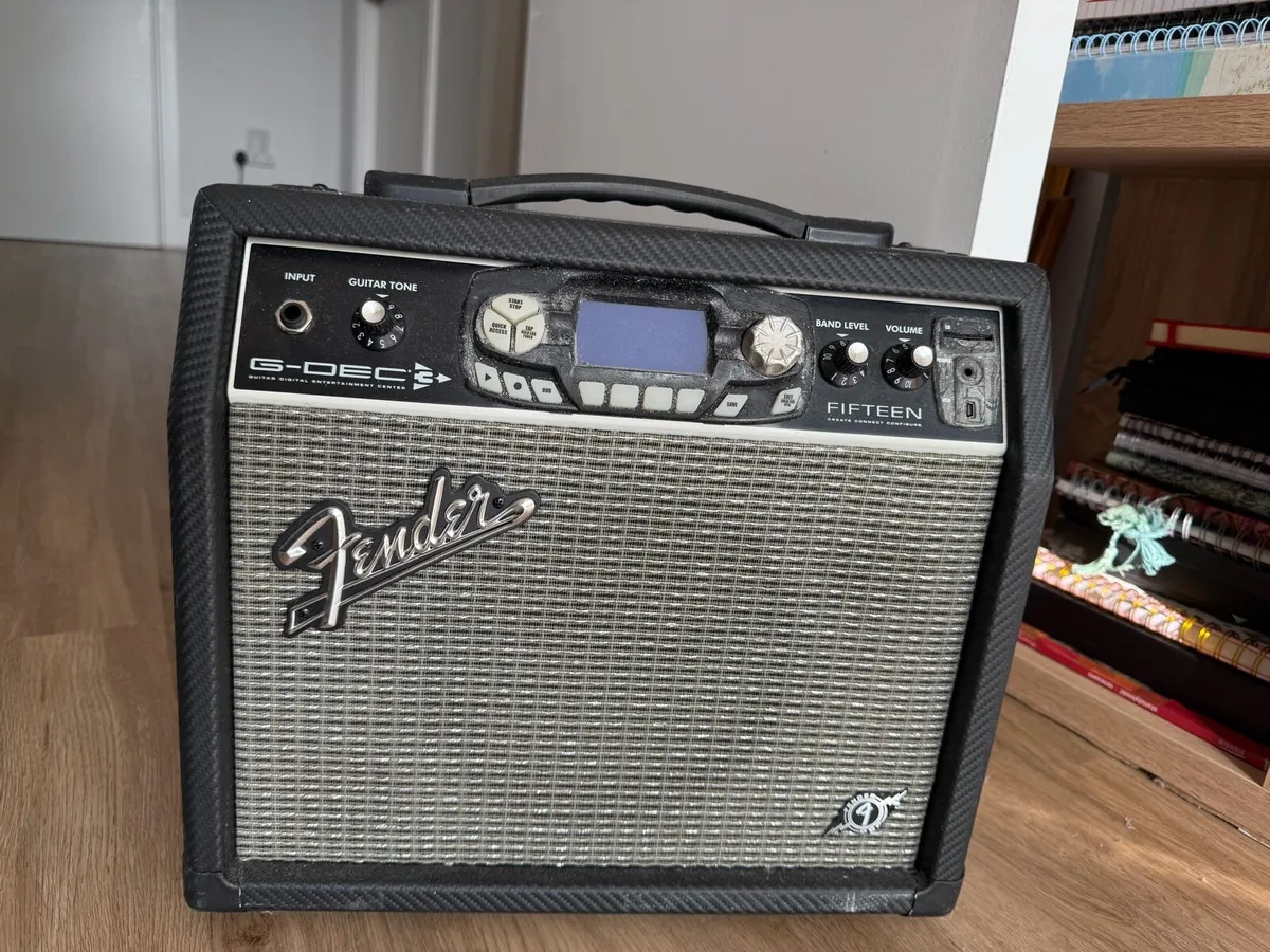 Fender G-DEC 3 Fifteen Guitar Amp - Image 2