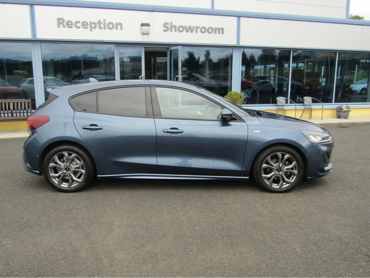 Ford Focus St-line Style 5DR 1.0t 125 M6 Speed - Image 3